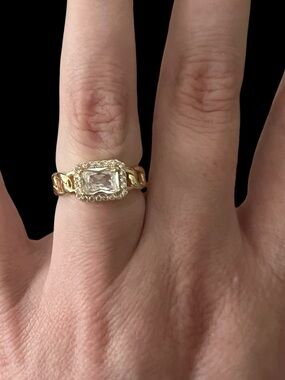 18k Gold Plated Ring with Rhinestone